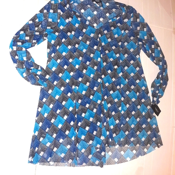 Beautiful NWT Plus Size V-neck Shirred 3/4 sleeve - Picture 4 of 13